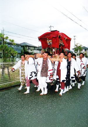 鹿島神社の神輿渡御